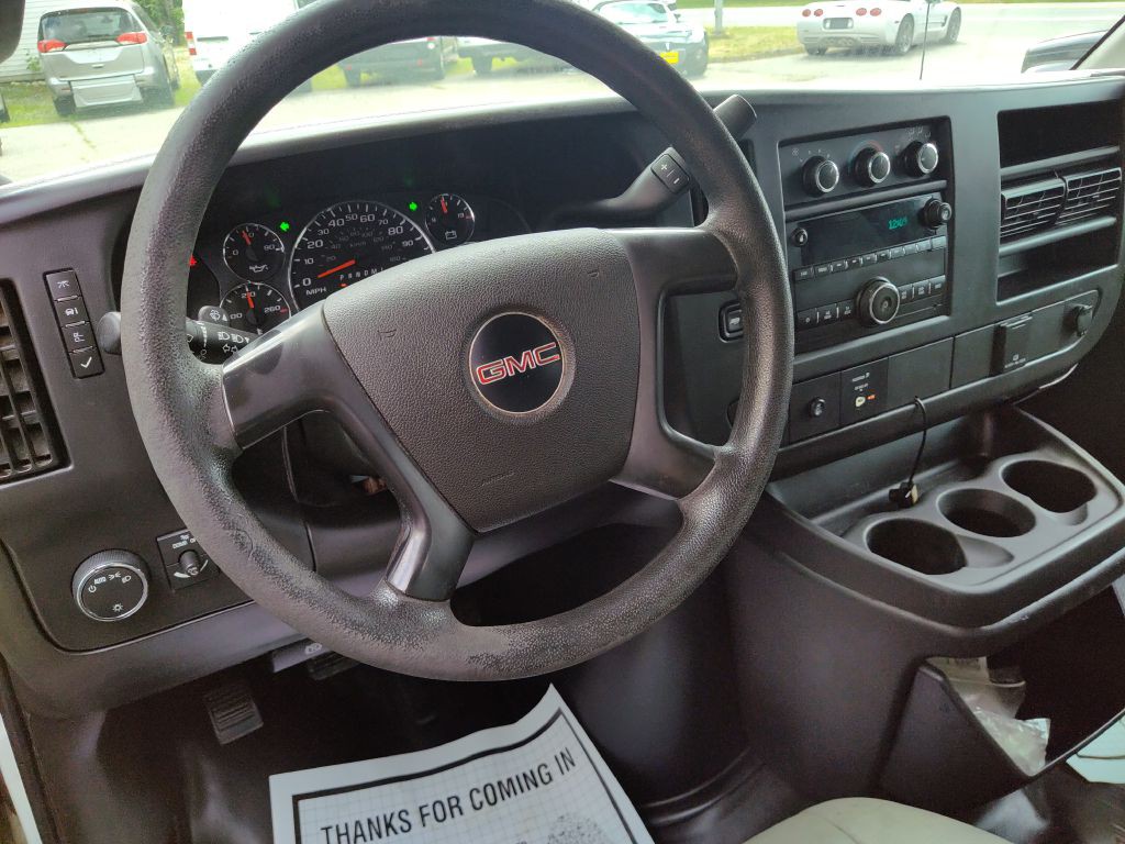 2016 GMC Savana Image 27