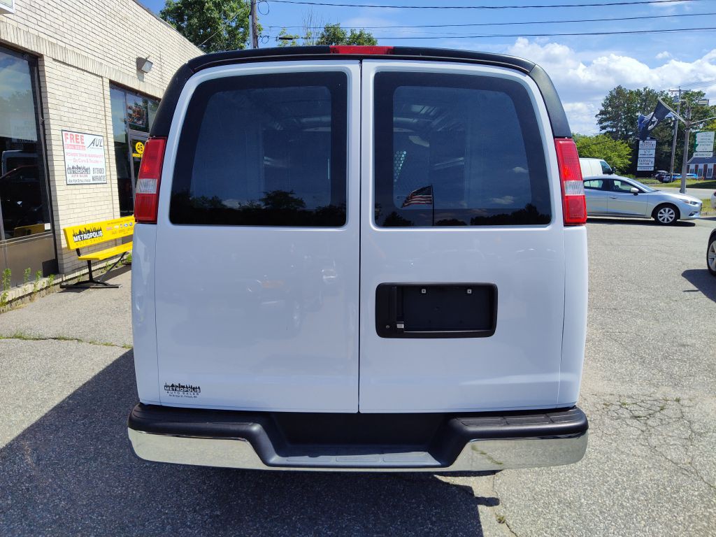 2023 Chevrolet Express Image 7