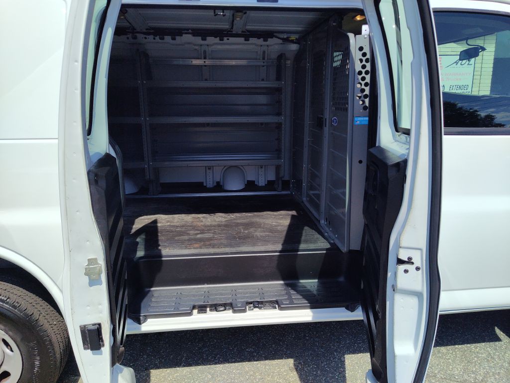 2023 Chevrolet Express Image 18