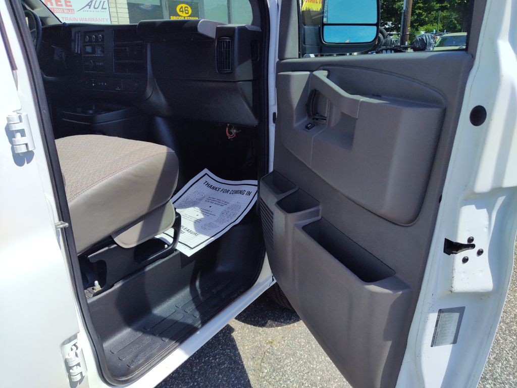 2023 Chevrolet Express Image 20