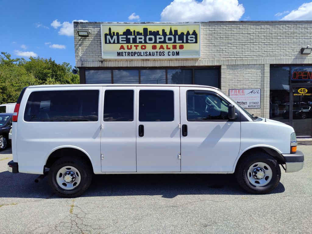 2016 Chevrolet Express Image 1