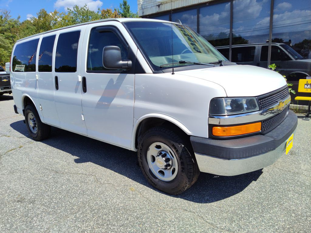 2016 Chevrolet Express Image 2