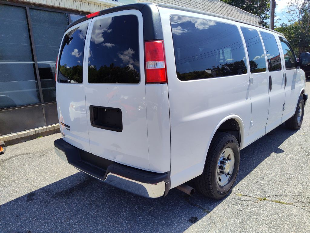 2016 Chevrolet Express Image 9
