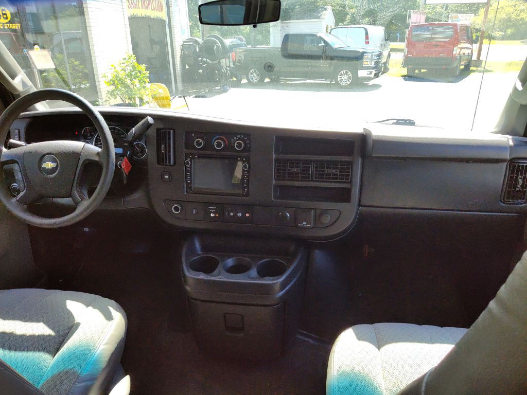 2016 Chevrolet Express Image 10
