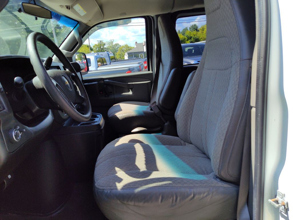 2016 Chevrolet Express Image 15