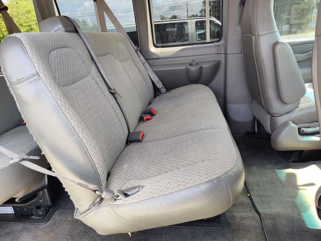 2016 Chevrolet Express Image 18