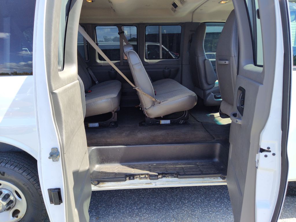 2016 Chevrolet Express Image 21