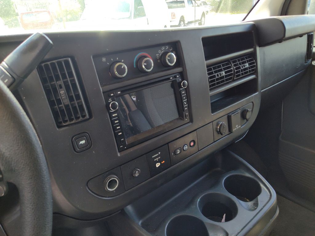 2016 Chevrolet Express Image 24