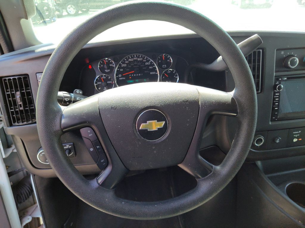 2016 Chevrolet Express Image 26