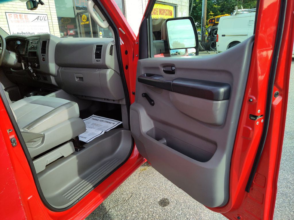 2012 Nissan NV Image 20