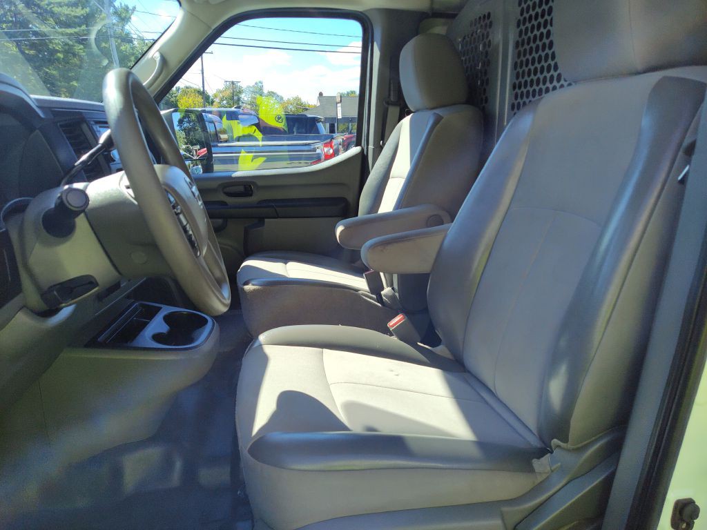 2017 Nissan NV Image 10
