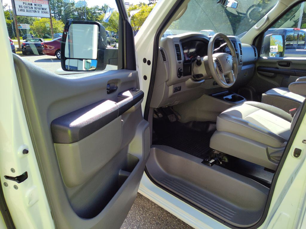 2017 Nissan NV Image 11