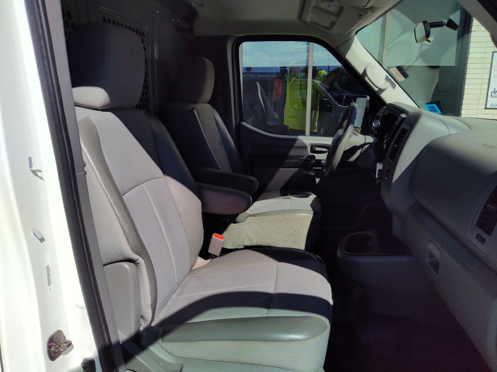 2017 Nissan NV Image 21