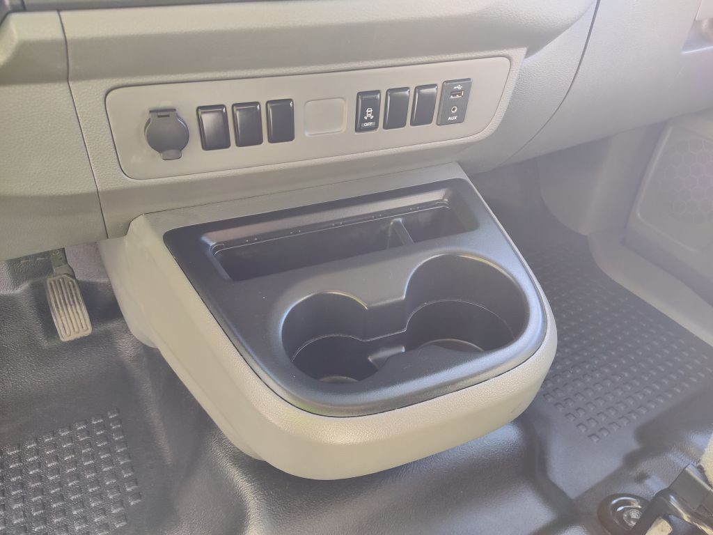 2017 Nissan NV Image 28