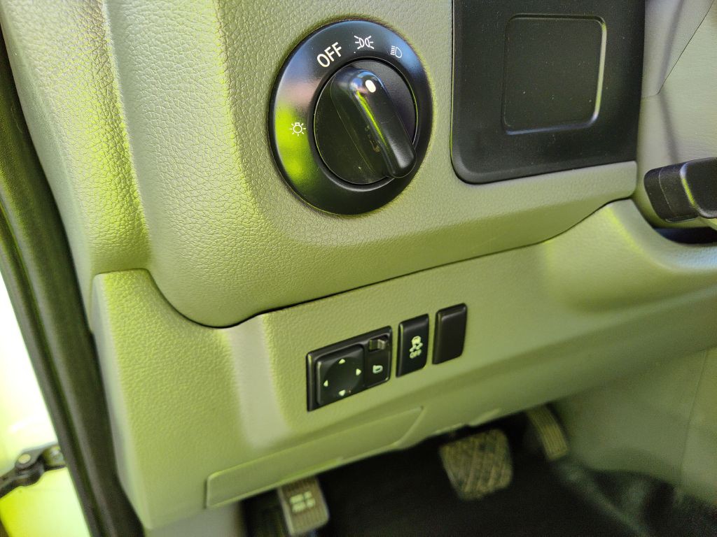 2017 Nissan NV Image 33