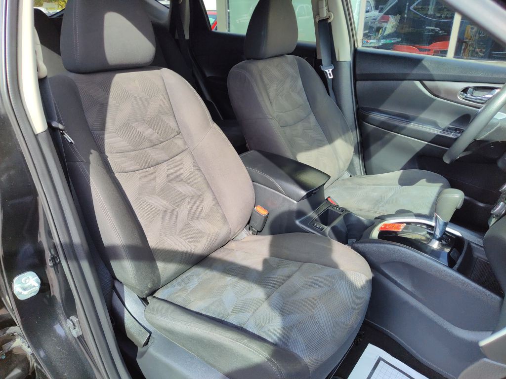 2016 Nissan Rogue Image 17