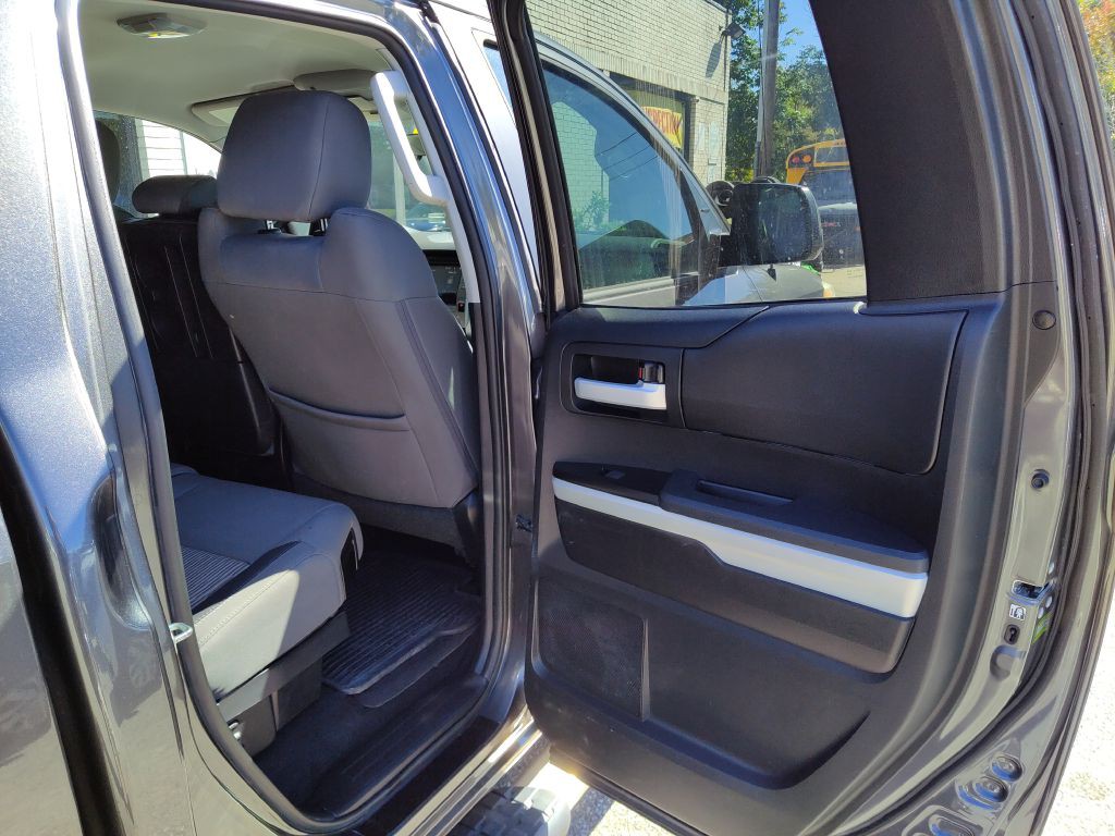 2017 Toyota Tundra Image 16