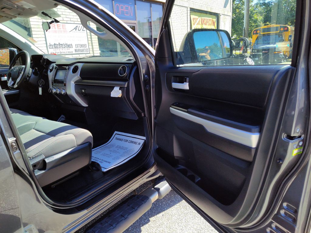 2017 Toyota Tundra Image 18