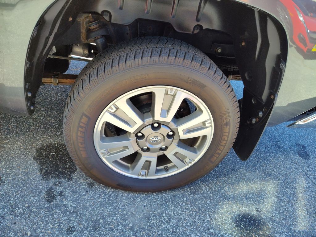 2017 Toyota Tundra Image 22