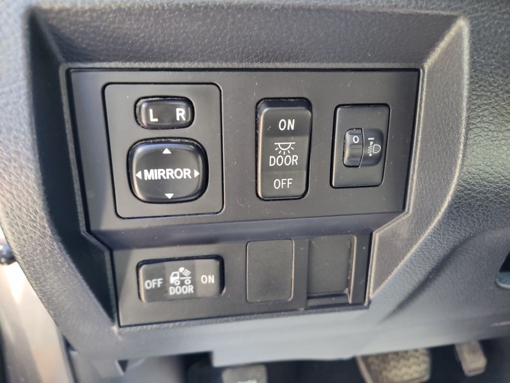 2017 Toyota Tundra Image 29
