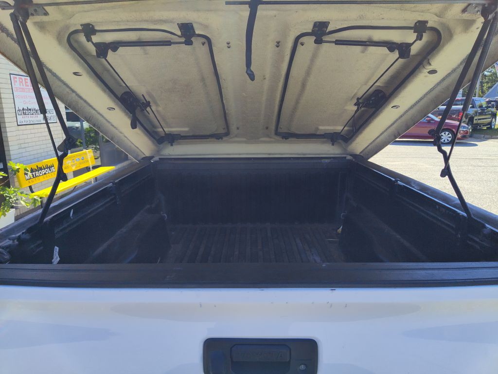 2019 Toyota Tacoma Image 16