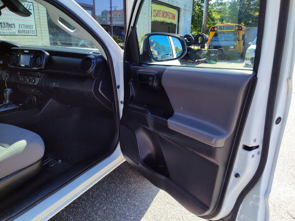 2019 Toyota Tacoma Image 19