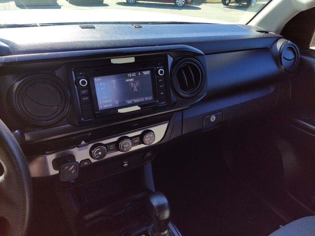 2019 Toyota Tacoma Image 25