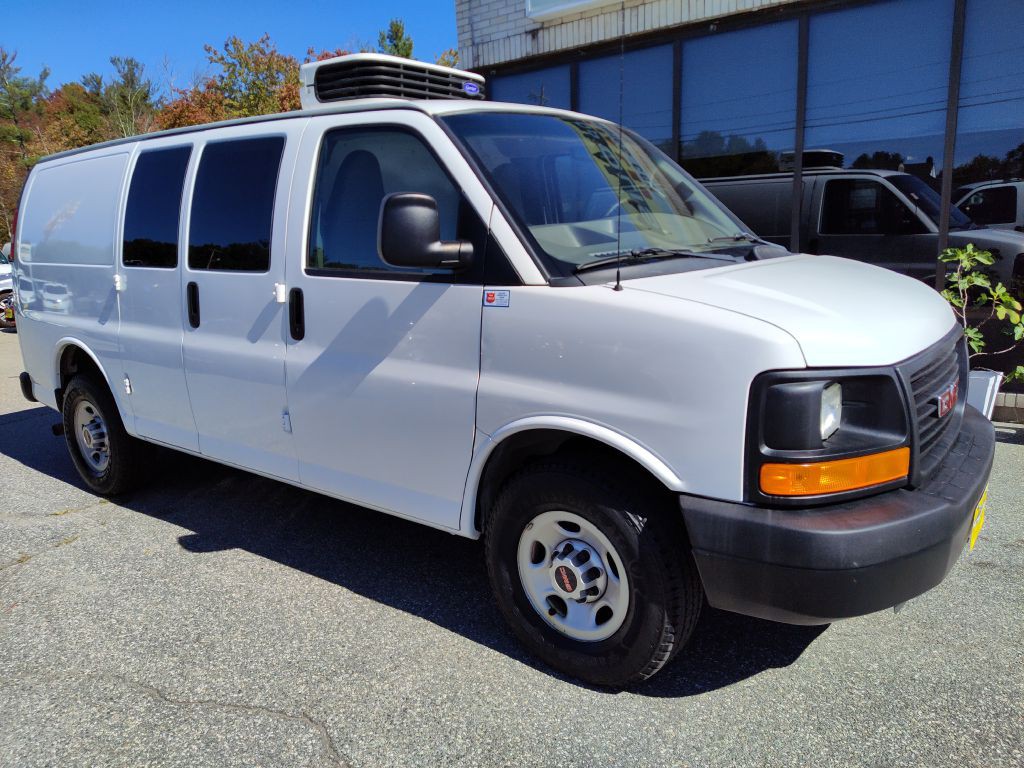 2016 GMC Savana Image 2