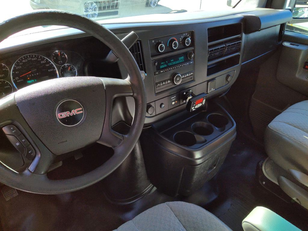 2016 GMC Savana Image 9