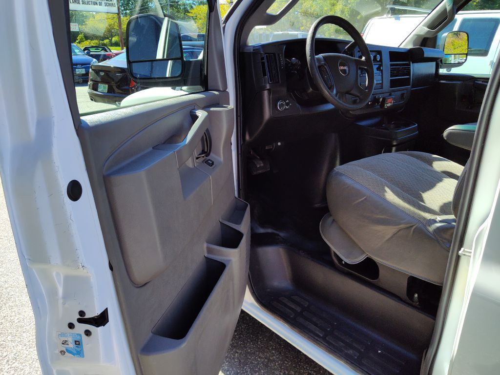 2016 GMC Savana Image 11