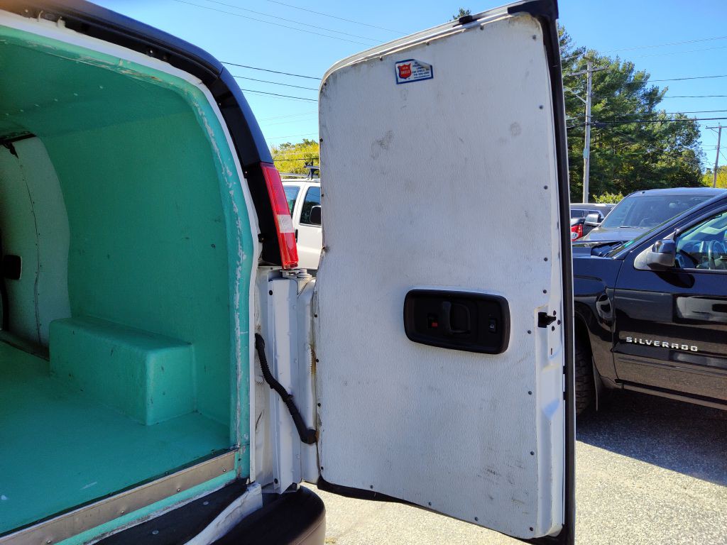 2016 GMC Savana Image 17