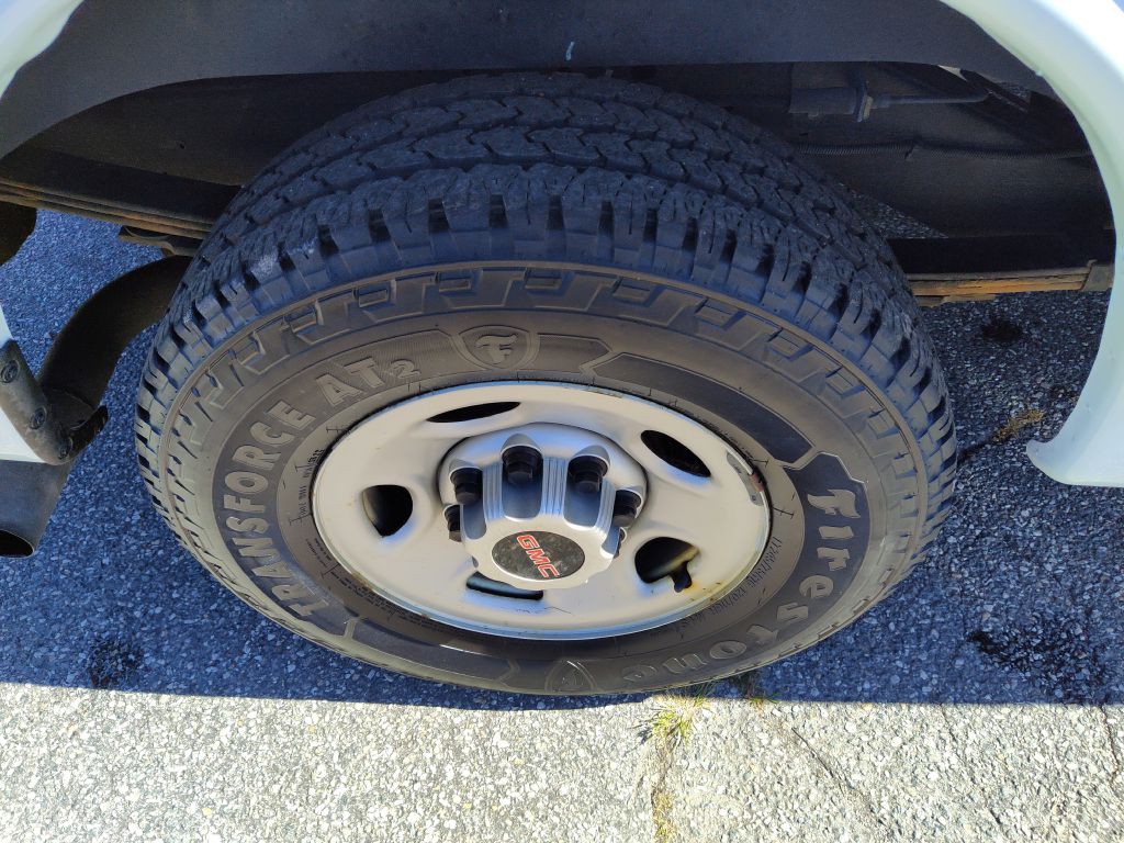 2016 GMC Savana Image 25