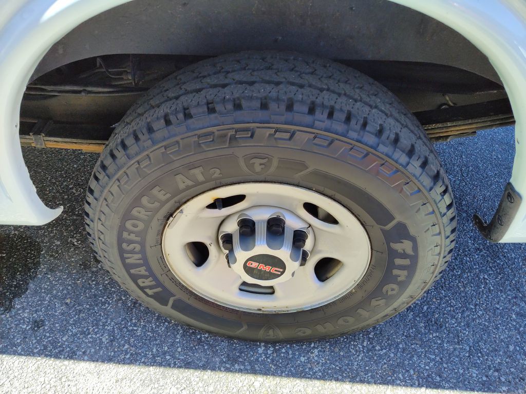 2016 GMC Savana Image 26