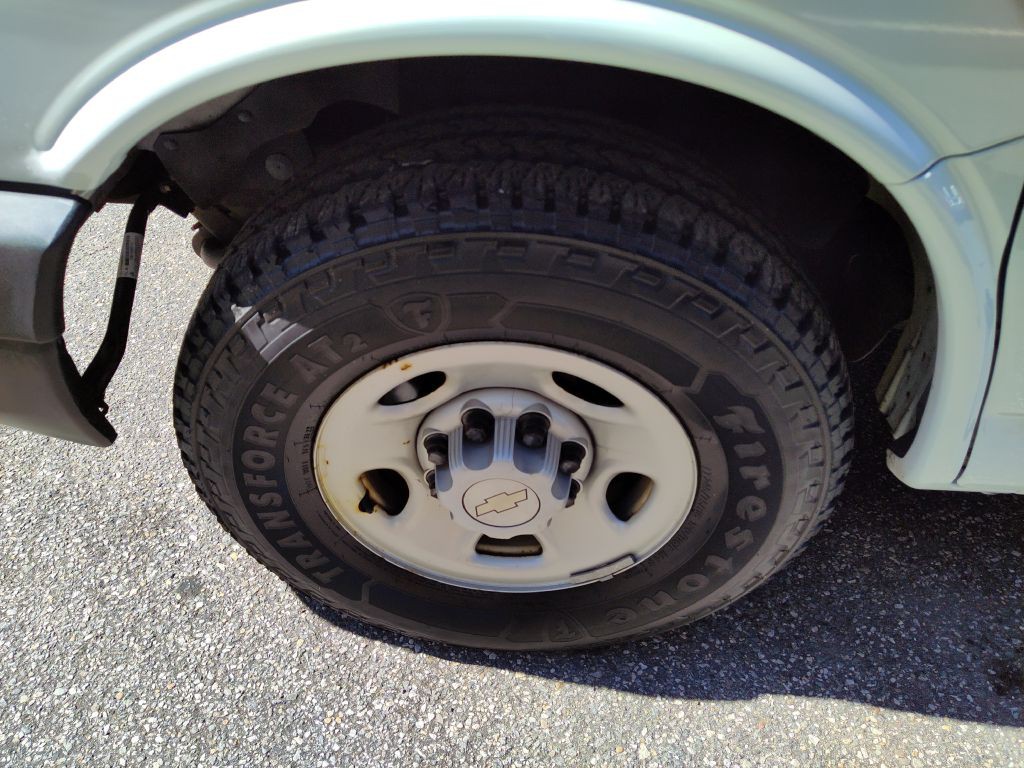 2016 GMC Savana Image 27