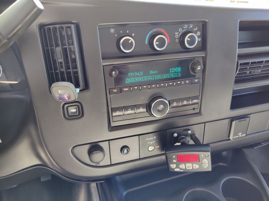 2016 GMC Savana Image 29