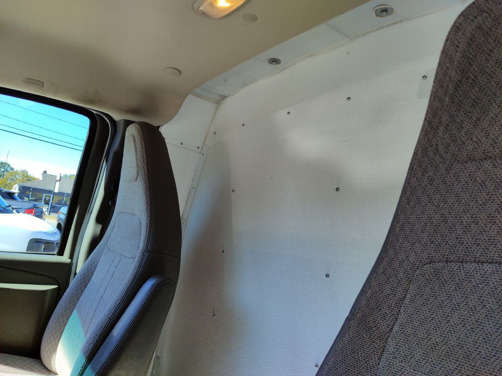 2016 GMC Savana Image 30