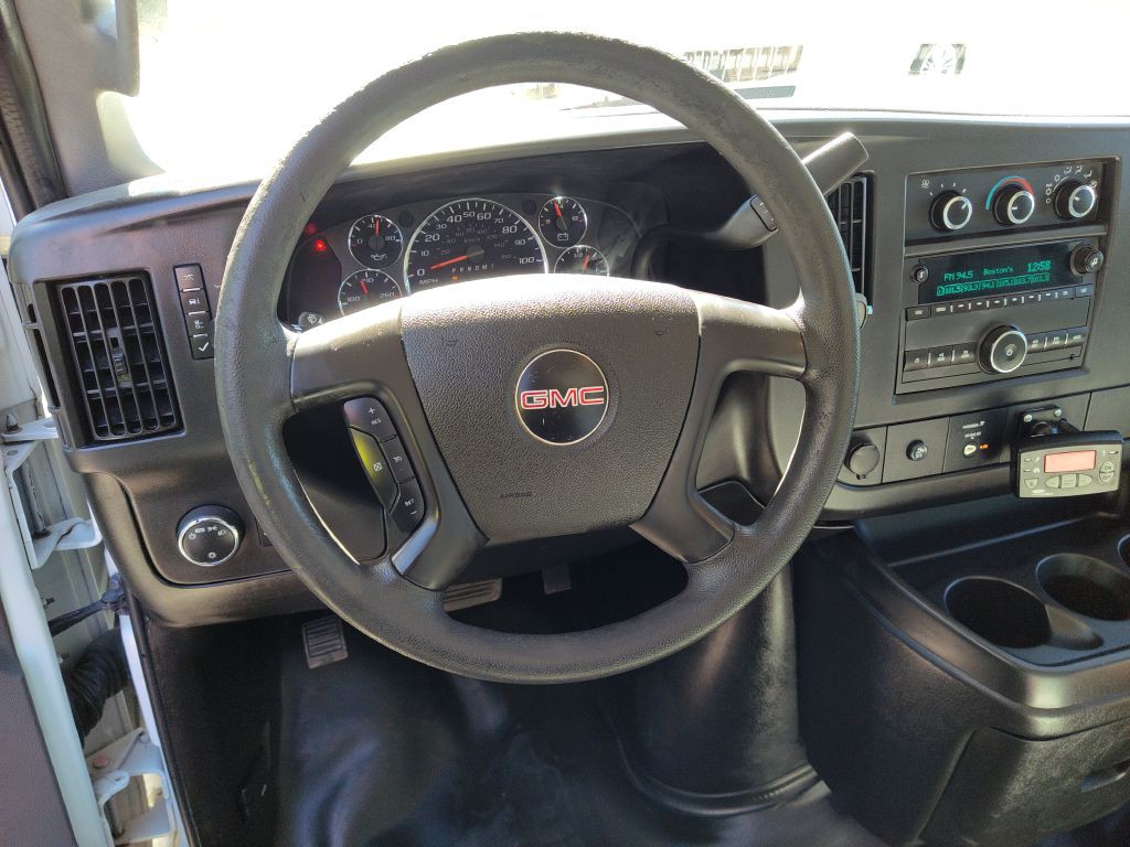 2016 GMC Savana Image 33