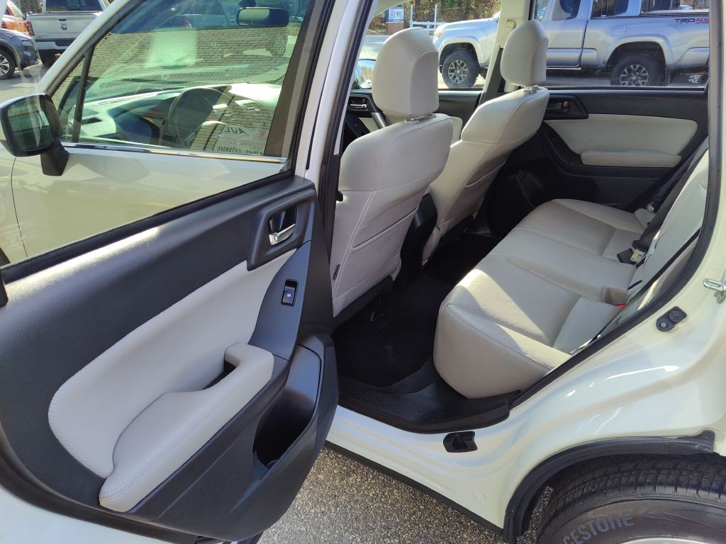 2015 Subaru Forester Image 14