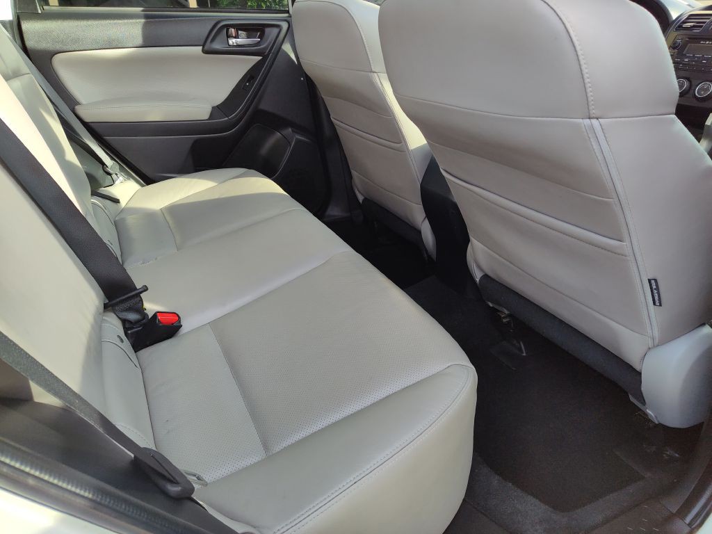 2015 Subaru Forester Image 16