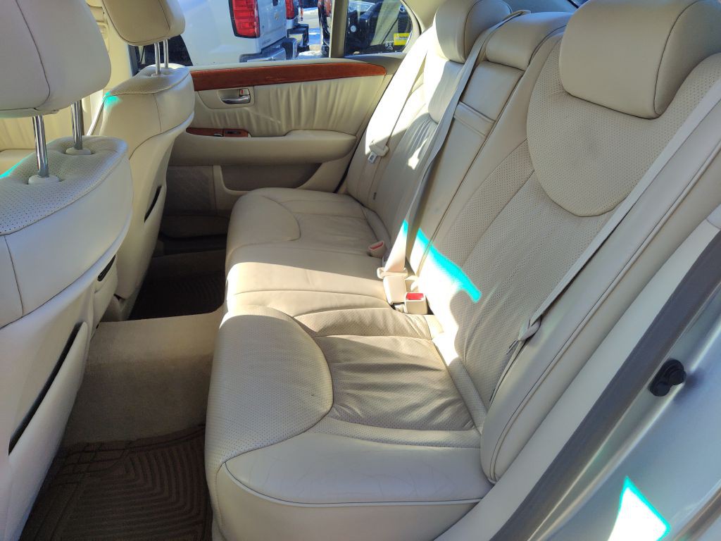 2003 Lexus LS Image 11