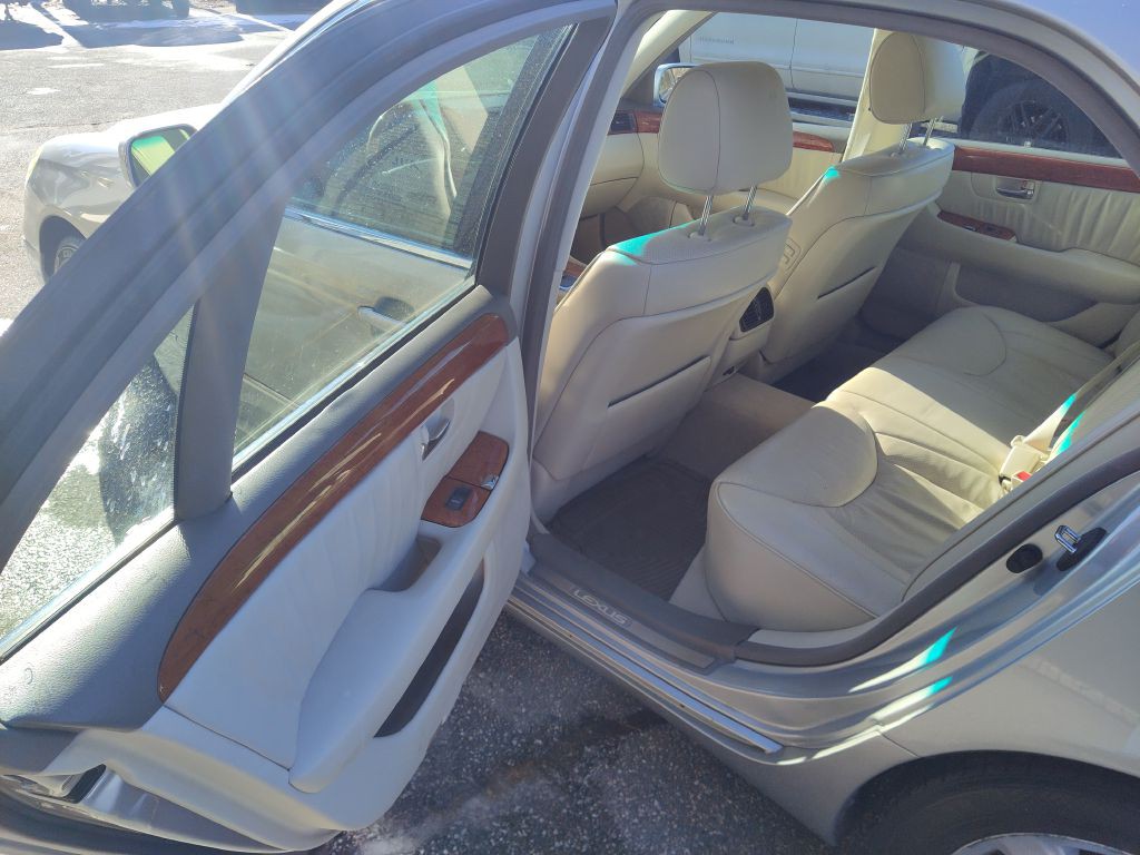 2003 Lexus LS Image 12
