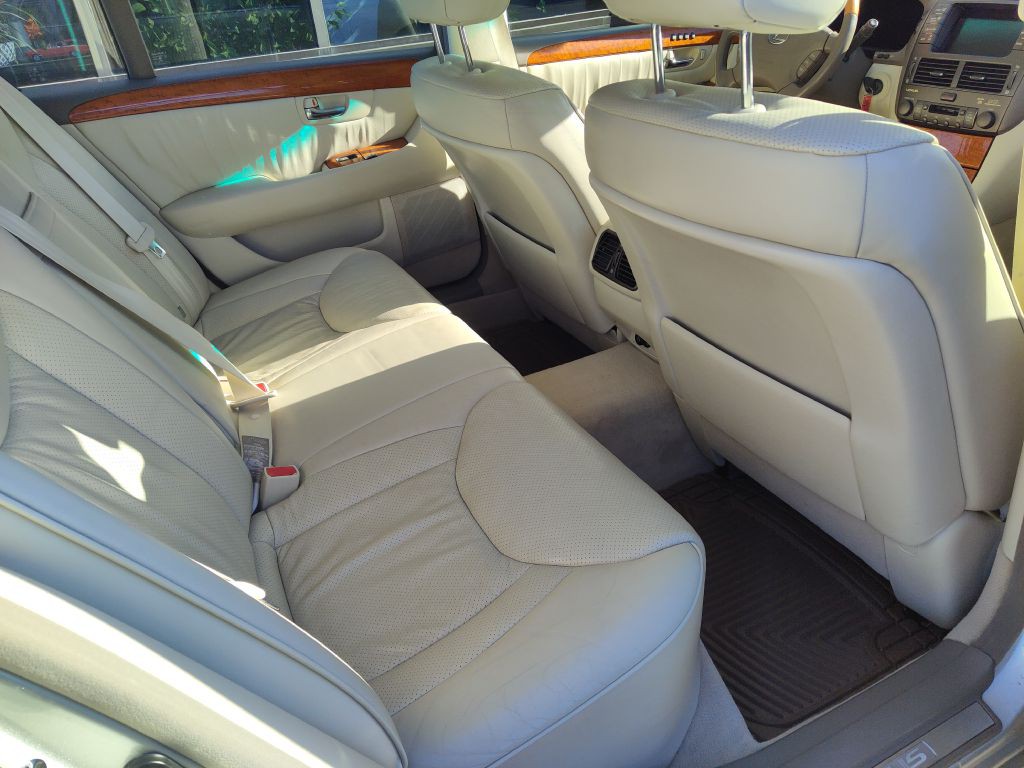2003 Lexus LS Image 13