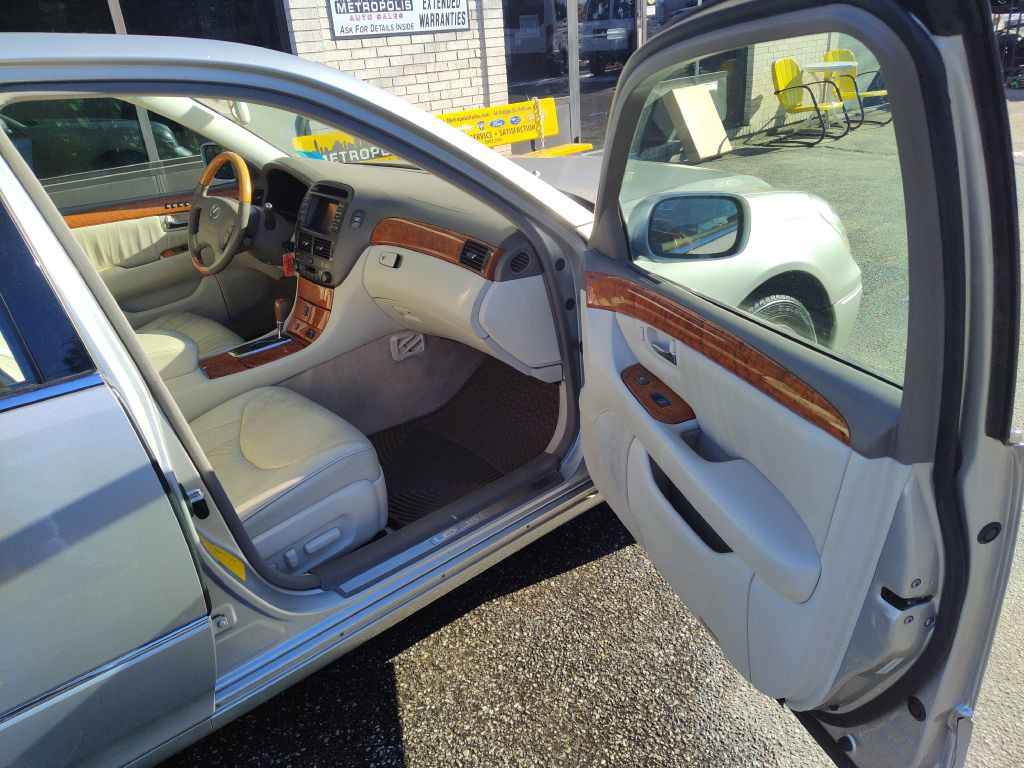 2003 Lexus LS Image 16