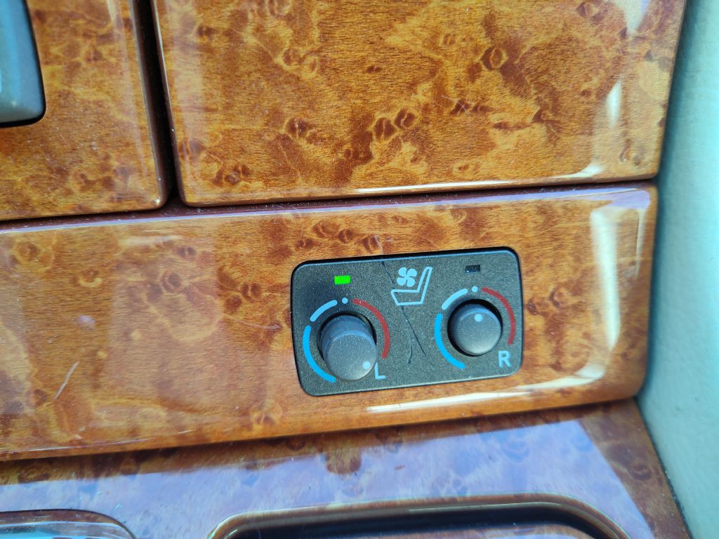 2003 Lexus LS Image 22