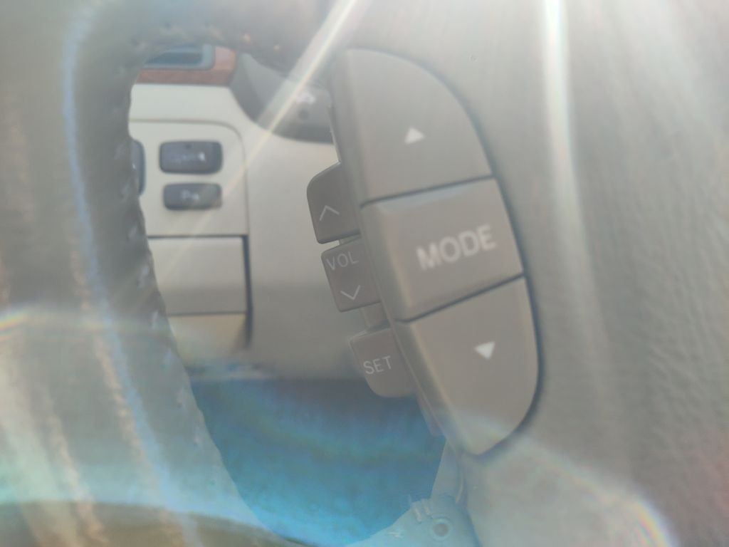 2003 Lexus LS Image 24