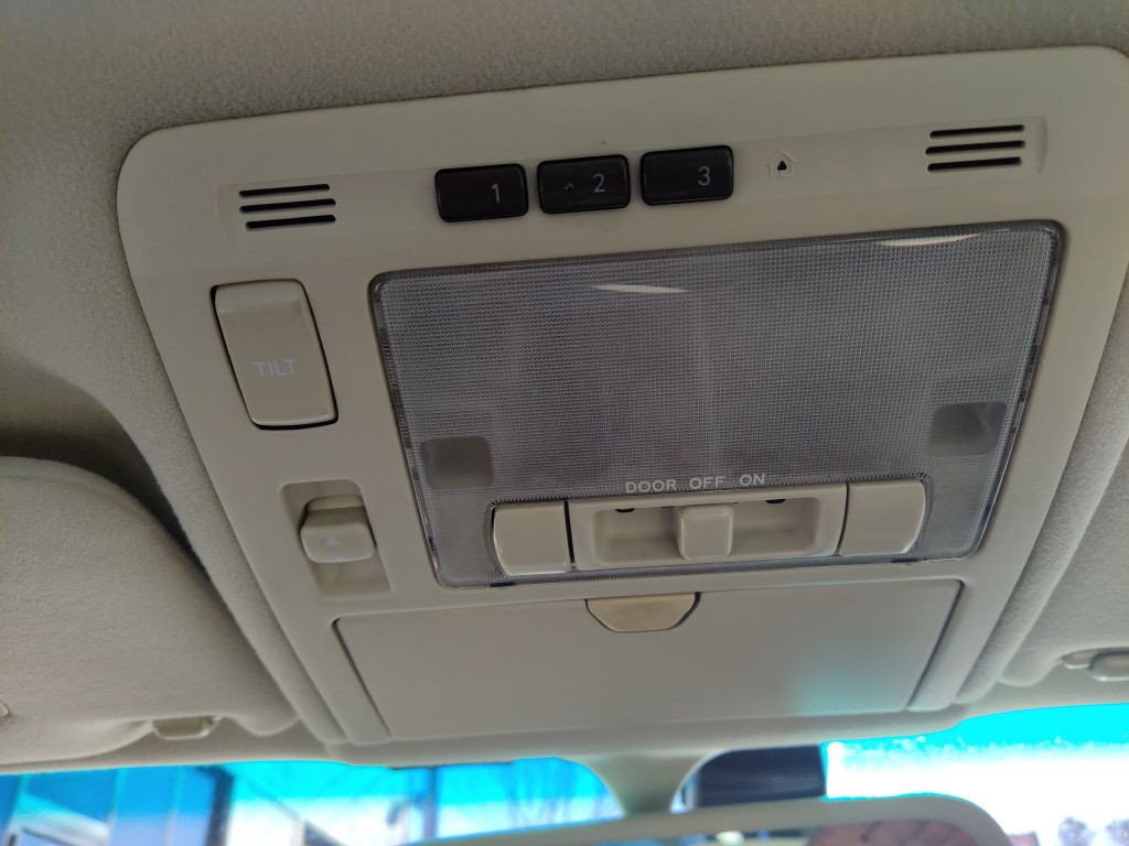 2003 Lexus LS Image 28