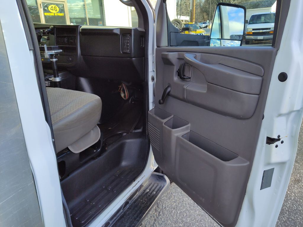2012 Chevrolet Express Image 21