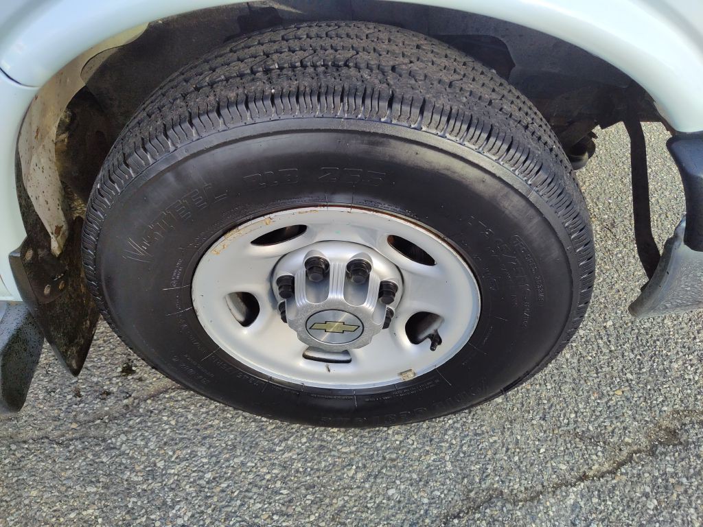 2012 Chevrolet Express Image 22