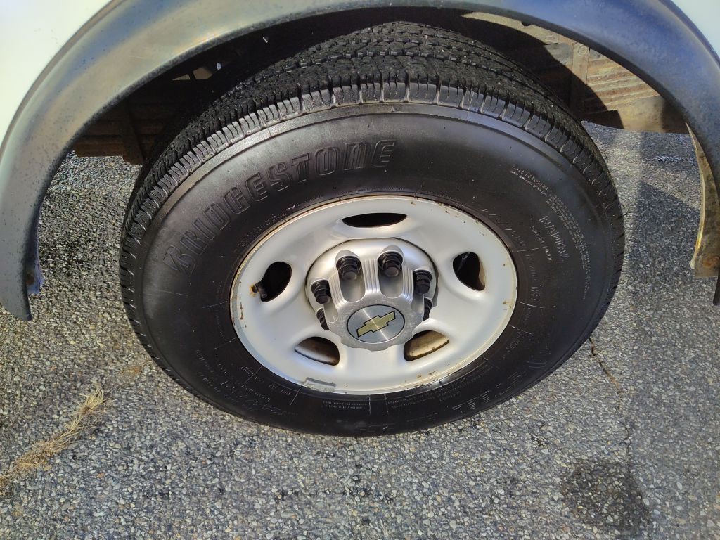 2012 Chevrolet Express Image 24