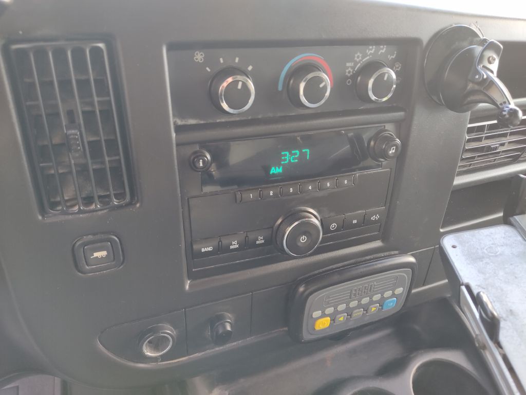 2012 Chevrolet Express Image 27